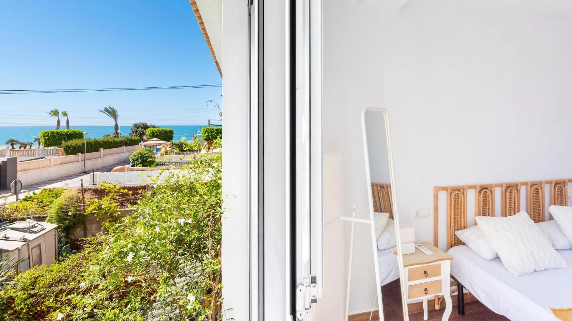 Wintowinrentals - Chalet En Primera Linea De Playa La Cala Del Moral Spain